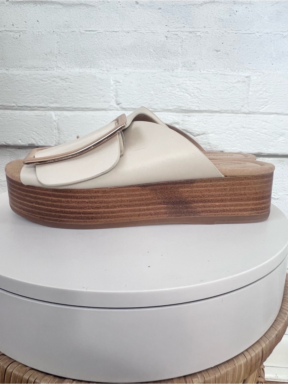 Kelsi Dagger Dover Shell Platform Slide Sandal Cream Large Buckle Size 8 NWOT - Picture 5 of 14